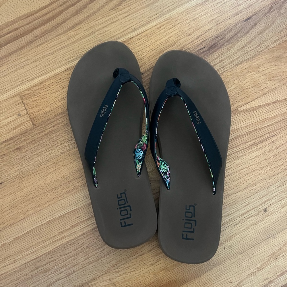 Flojos Women's Flip Flops size 8
